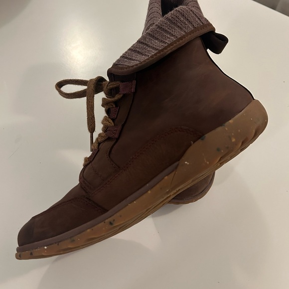 Burgundy Chaco boots size 8 - Picture 4 of 6